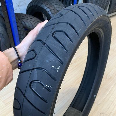 110/80-17 Interdiction des pneus de moto avec une durée de vie de 20000 KM et une construction durable
