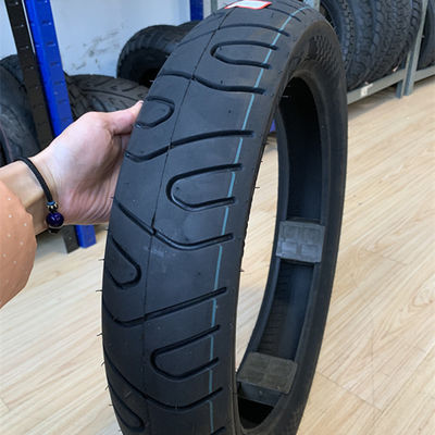 110/80-17 Interdiction des pneus de moto avec une durée de vie de 20000 KM et une construction durable