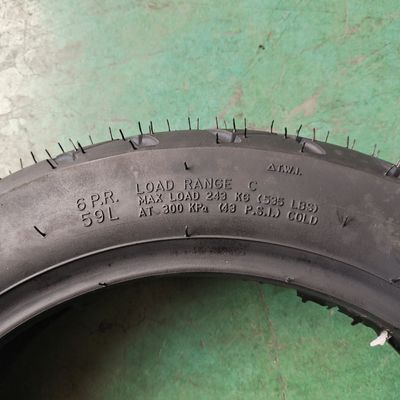 90/90-12 Roues et accessoires de pneus à moteur Casque de pneus en caoutchouc naturel pour l'efficacité