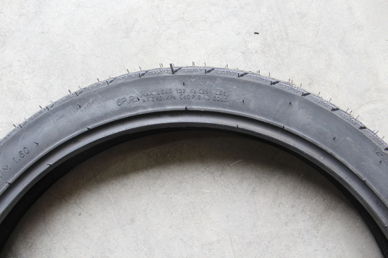 Pneus et roues de moto de 17 pouces Pneus tubulaires en caoutchouc Pneus sans tube 2.25-17 2.50-17