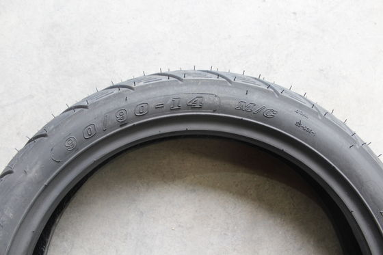 Bon pneu chinois pour scooter 90/90-14 avec 2,6 kg de poids et 35% à 55% de caoutchouc