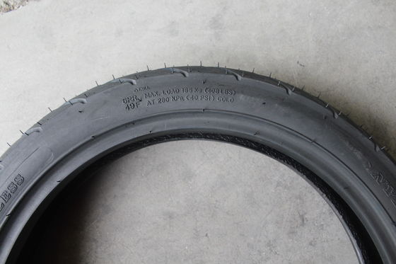 Bon pneu chinois pour scooter 90/90-14 avec 2,6 kg de poids et 35% à 55% de caoutchouc