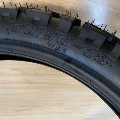 Pneus à moteur abordables 90/90-18 avec boîtier et 35% à 55% de caoutchouc