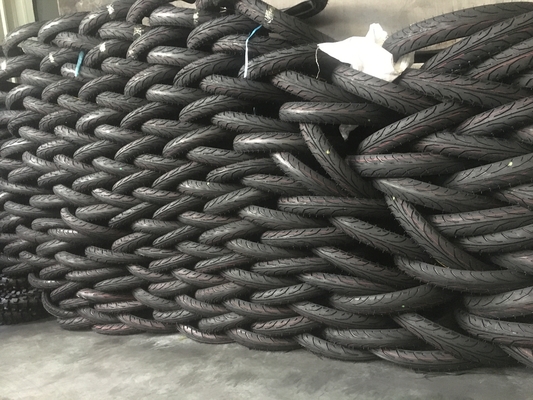 110/90-17 Pneus de moto avec résistance à la traction 10.5 et boîtier de pneu durable
