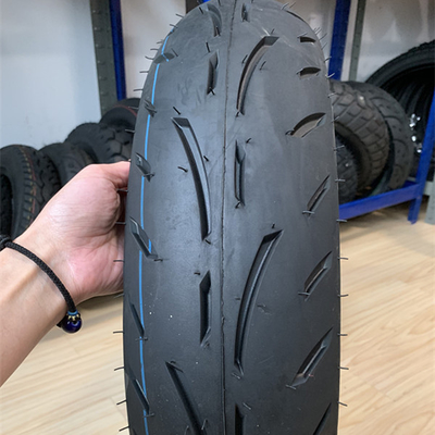 Deep Design pneu de moto Shinko 130/70-17 pour le design de la bande de roulement profonde