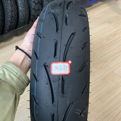 Deep Design pneu de moto Shinko 130/70-17 pour le design de la bande de roulement profonde
