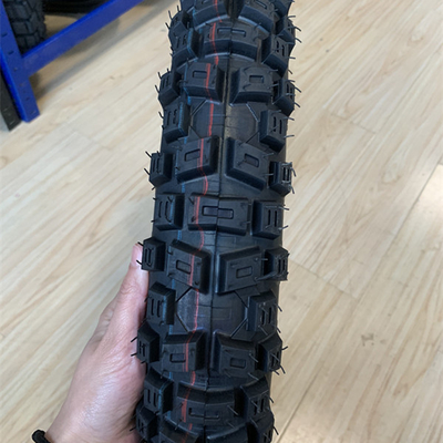 Produire 5000 pièces par jour avec la machine de recyclage de pneus de moto 300-17