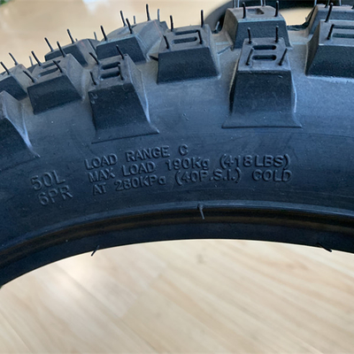 Produire 5000 pièces par jour avec la machine de recyclage de pneus de moto 300-17