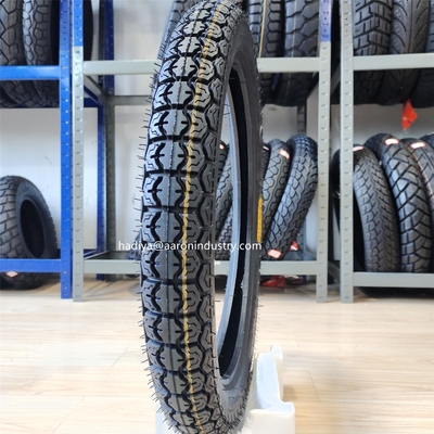 300-17 300-18 2,3/2,6 kg Contenu en caoutchouc 35%-55% Pneus de moto pour le marché sud-américain