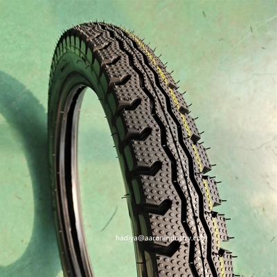 Port de chargement Port de Qingdao 3.00-17 30017 300.17 300X17 Pneus sans tube pour motocycle pour JAWA 250