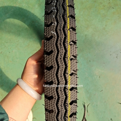Port de chargement Port de Qingdao 3.00-17 30017 300.17 300X17 Pneus sans tube pour motocycle pour JAWA 250