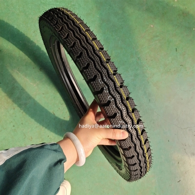 Port de chargement Port de Qingdao 3.00-17 30017 300.17 300X17 Pneus sans tube pour motocycle pour JAWA 250