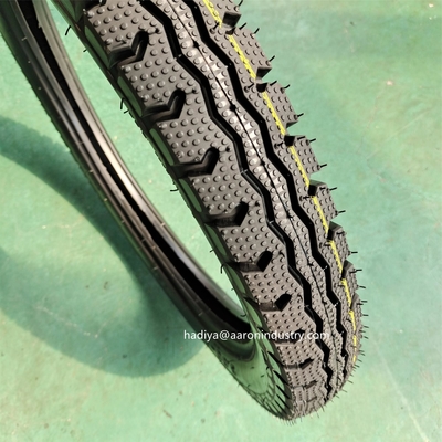 Port de chargement Port de Qingdao 3.00-17 30017 300.17 300X17 Pneus sans tube pour motocycle pour JAWA 250