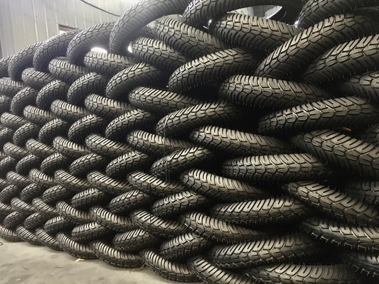 110/90-17 Pneus de moto avec résistance à la traction 10.5 et boîtier de pneu durable