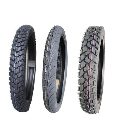 Contenu en caoutchouc de 35% à 55% Enveloppe de pneu 130/70-17 Pneus pour motocyclettes et pneus durables