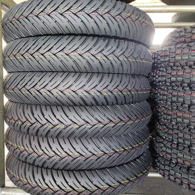 110/90-17 Pneus de moto avec résistance à la traction 10.5 et boîtier de pneu durable