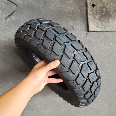 Contenu en caoutchouc de 35% à 55% 130/80-17 Pneus de moto 160/60/17 pour une durabilité plus longue