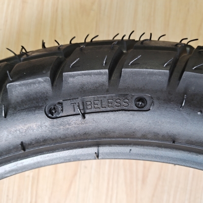 Contenu en caoutchouc de 35% à 55% 120/80-18 Roues de motocyclettes Pneus