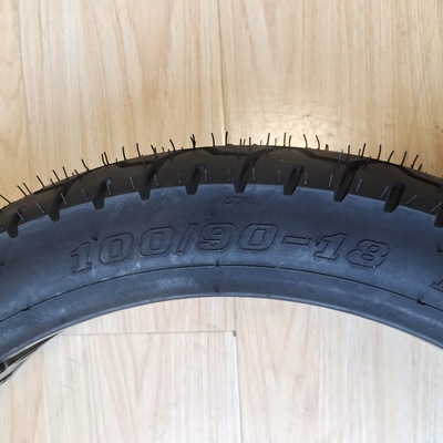 10090-18 TL Pneus de moto avec matériau de nylon en caoutchouc naturel et en acier OEM