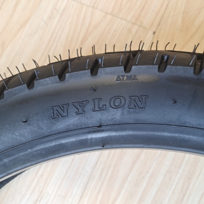 10090-18 TL Pneus de moto avec matériau de nylon en caoutchouc naturel et en acier OEM