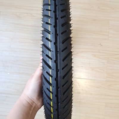 3.00-17 Pneus naturels en caoutchouc pour motocyclettes modèle populaire pour les performances à grande vitesse