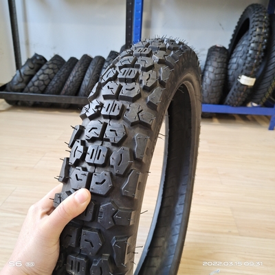 90/90-18 TT Pneus pour motocycle MT026 Fabriqué en avec 35% à 55% de caoutchouc naturel