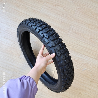 90/90-18 TT Pneus pour motocycle MT026 Fabriqué en avec 35% à 55% de caoutchouc naturel