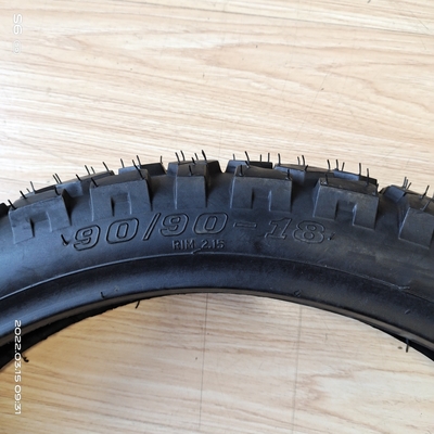 90/90-18 TT Pneus pour motocycle MT026 Fabriqué en avec 35% à 55% de caoutchouc naturel