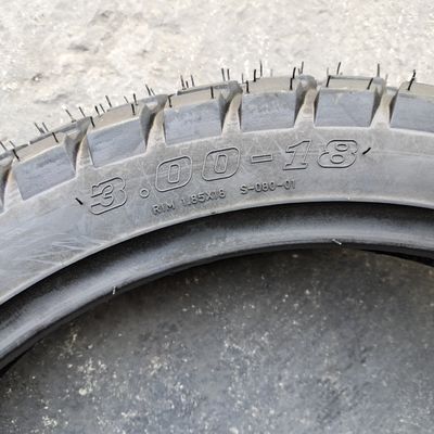 s Meilleur du boîtier de pneu noir 3.00-18 pour les pièces de rechange en caoutchouc automobile pneu de moto