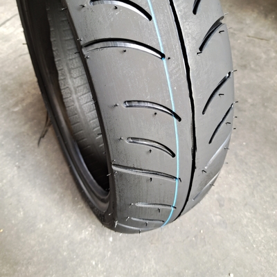 Résistance à la traction 10,5 Pneus de motocyclette/Pneus 130/60-13 TL pour et Capacité de production