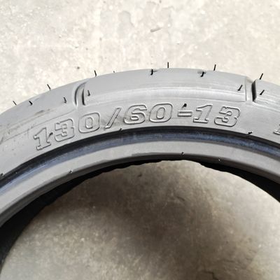 Matériau brut Naturel caoutchouc acier Nylon 130/60-13 8 couches Rate pneu de moto