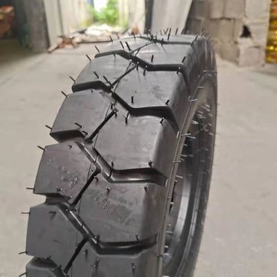 5.00-8 Pneus de moto avec matière première Nature caoutchouc acier nylon