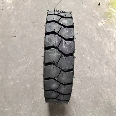 5.00-8 Pneus de moto avec matière première Nature caoutchouc acier nylon