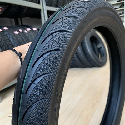 3.00-17 Pneus de moto 35% teneur en caoutchouc Idéal pour les besoins des clients