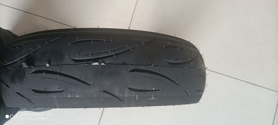 Pneus de moto en caoutchouc naturel Pneus sans tube 140 60 17 OEM accepté