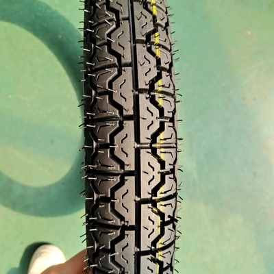 Pneus pour motocyclettes Emark 300-17 Enveloppe de pneu durable et teneur en caoutchouc de 35% à 55%