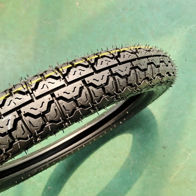 Pneus pour motocyclettes Emark 300-17 Enveloppe de pneu durable et teneur en caoutchouc de 35% à 55%