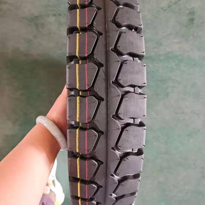 Pneus de motocyclettes 450 12 pour le chargement du port de Qingdao avec 35% à 55% de caoutchouc