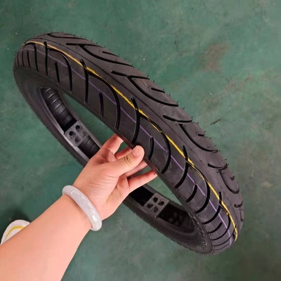 Durabilité élevée 90/90-18 Pneus de moto populaires avec 5000 pièces par jour