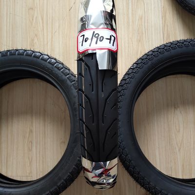 Découvrez une conduite en douceur avec des pneus de moto 70/90-17 colorés et une durée de vie de 20000 KM