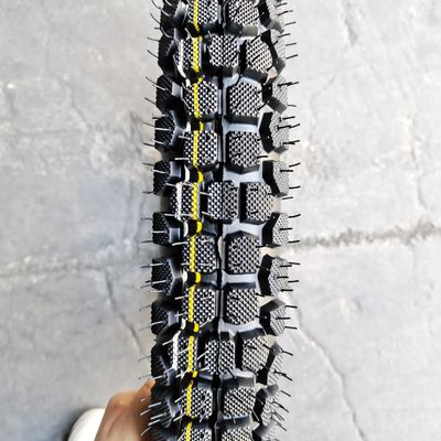 250x17 Pneus de moto avec 10,5 résistance à la traction et conception de motif profond