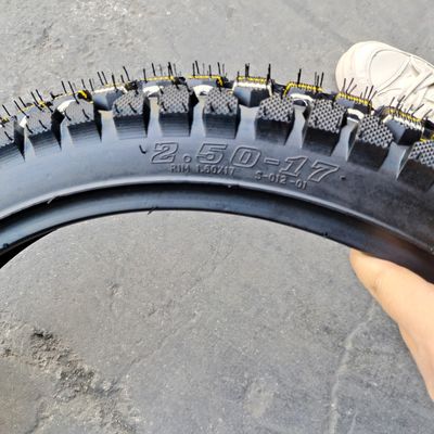 250x17 Pneus de moto avec 10,5 résistance à la traction et conception de motif profond