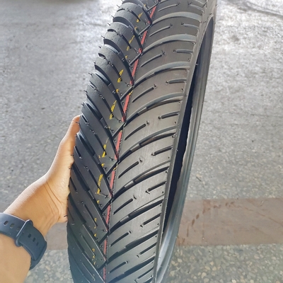 4.2kg Poids pneu de moto en caoutchouc doux 100/90/18 120/80/17 100/90-17 120/70/17 909017