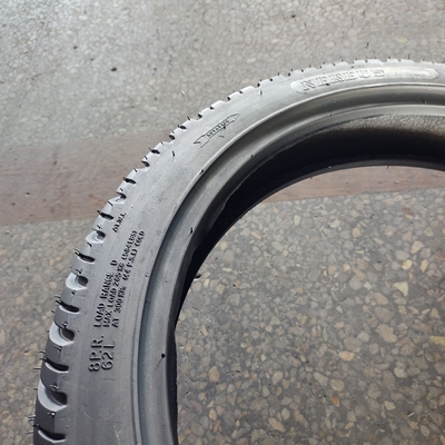 4.2kg Poids pneu de moto en caoutchouc doux 100/90/18 120/80/17 100/90-17 120/70/17 909017