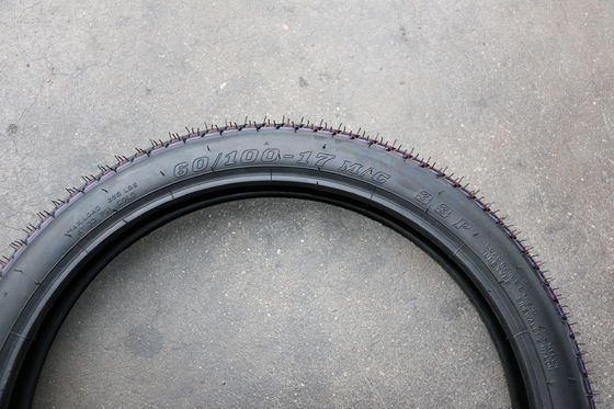 Fourniture du port de chargement de Qingdao 60/100-17 70/100-17 Pneus de moto avec pneus cassine