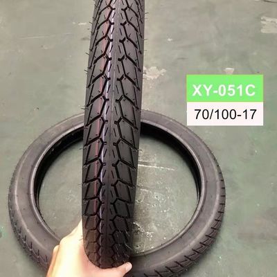 Fourniture du port de chargement de Qingdao 60/100-17 70/100-17 Pneus de moto avec pneus cassine
