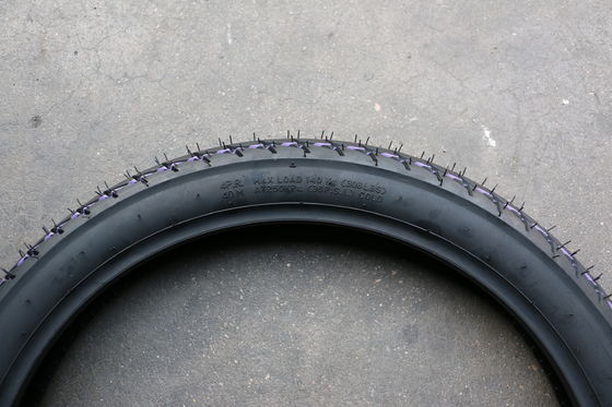 Fourniture du port de chargement de Qingdao 60/100-17 70/100-17 Pneus de moto avec pneus cassine