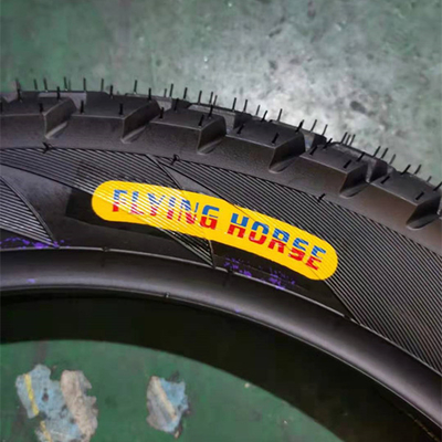 Délai de livraison Dans les 25 jours 300x18 pneus de moto avec boîtier de pneus durable