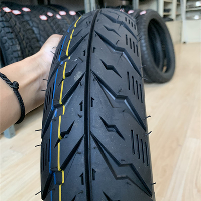 Augmentez les performances de votre moto avec les pneus Herschel 100/90-14 résistance à la traction 10.5