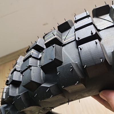 Pneus de moto 110/90-18 pour le marché africain Délai de livraison dans les 25 jours